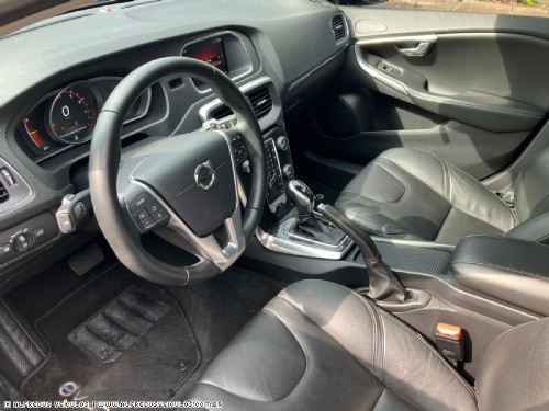 Volvo V40 2.0 T4 MOMENTUM  2018/2019